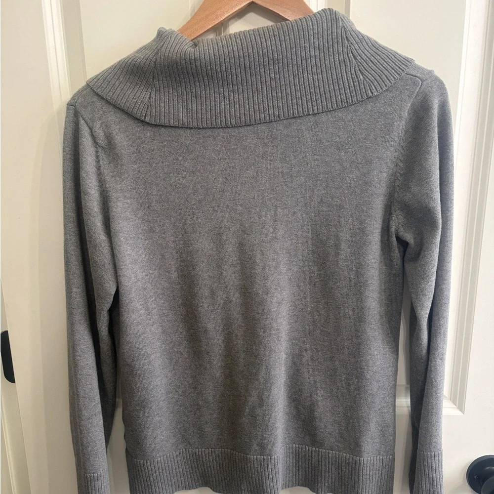 Beautiful Jones New York Gray Button-Front Shawl Collar Cardigan Petite Medium. - Picture 3 of 5